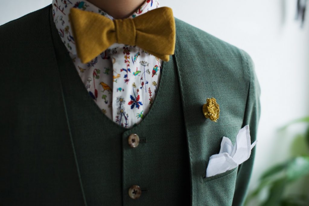 襟なしノーカラースタイルのウェディングスーツ｜グリーンのカジュアルな新郎衣装のオーダーメイドスタイル