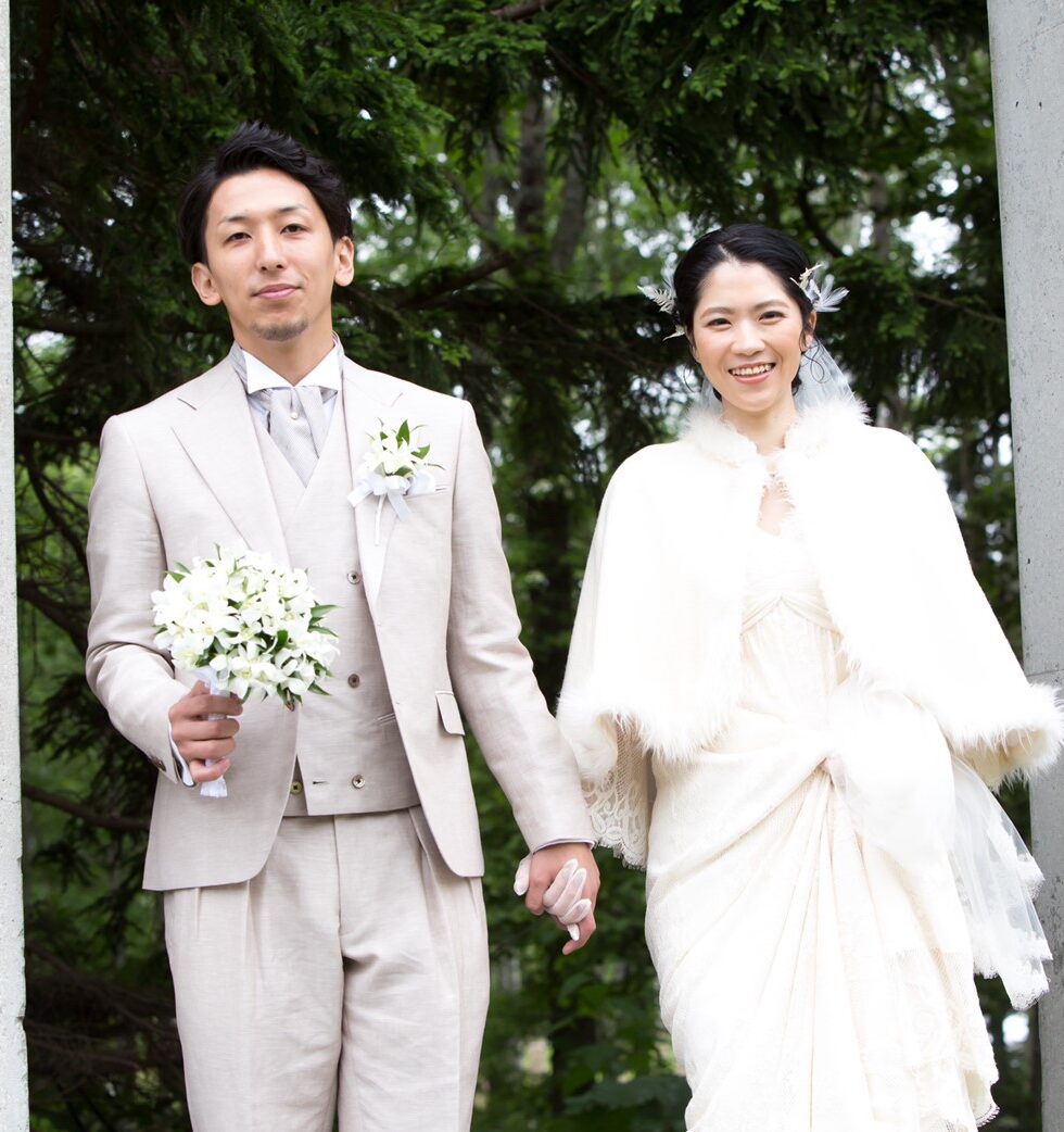 水の教会｜カジュアルな結婚式の新郎ウェディングスーツ