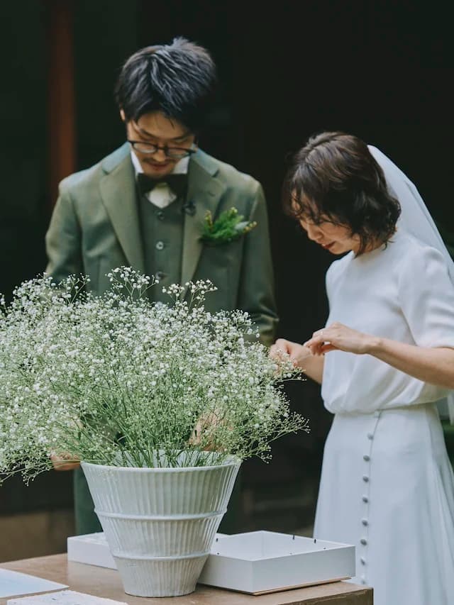 MAYA鎌倉の新郎新婦｜結婚式のウェディングスーツ事例