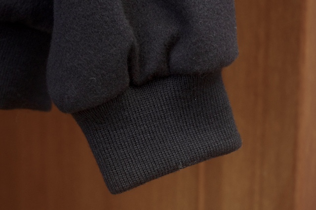 カシミヤのジップアップブルゾン