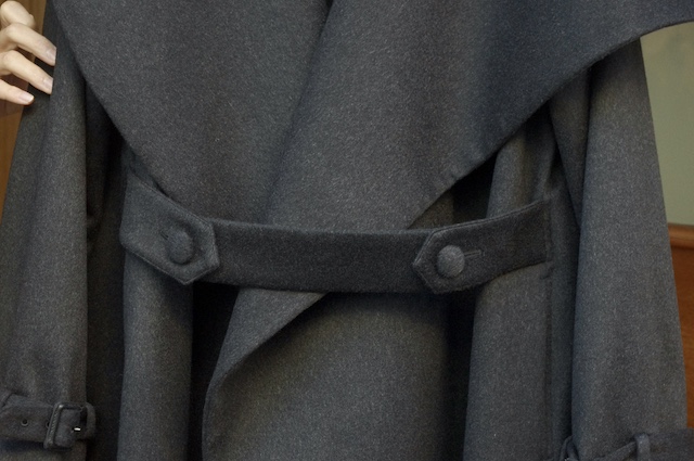 レディースカシミヤコートのオーダーメイド|アシンメトリー(非対称)