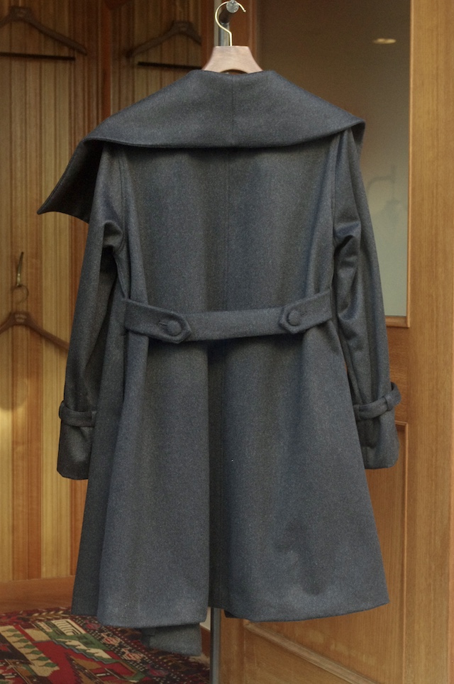 レディースカシミヤコートのオーダーメイド|アシンメトリー(非対称)