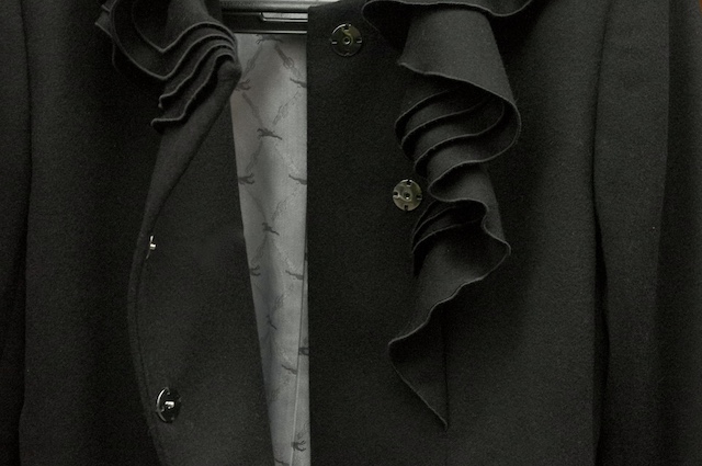 レディースカシミヤコートのオーダーメイド|フリル付きデザイン