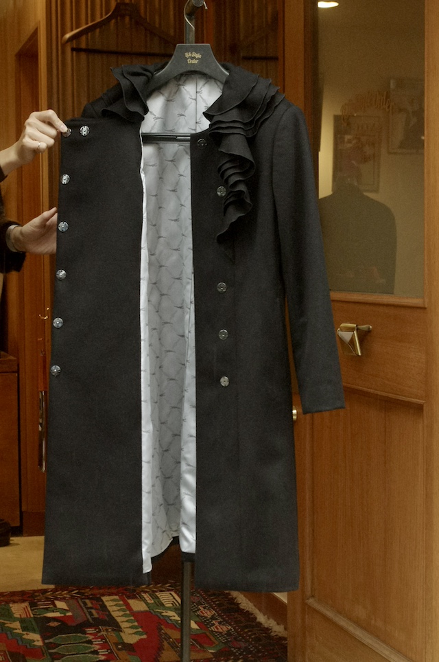 レディースカシミヤコートのオーダーメイド|フリル付きデザイン