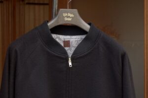 カシミヤのジップアップブルゾン