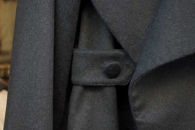 レディースカシミヤコートのオーダーメイド|アシンメトリー(非対称)