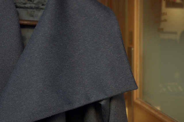 レディースカシミヤコートのオーダーメイド|アシンメトリー(非対称)