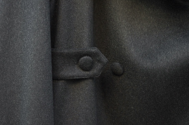 レディースカシミヤコートのオーダーメイド|アシンメトリー(非対称)