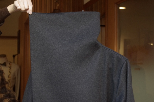 レディースカシミヤコートのオーダーメイド|アシンメトリー(非対称)