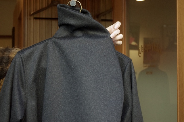 レディースカシミヤコートのオーダーメイド|アシンメトリー(非対称)