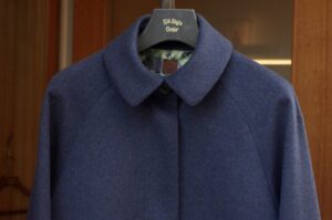 カシミヤロングコートのオーダーメイド｜ブルーのラグランスリーブ