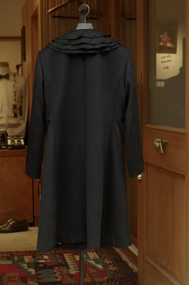 レディースカシミヤコートのオーダーメイド|フリル付きデザイン