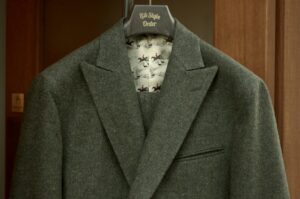 グリーンのツイード生地を使用した、ダブルのオーダースーツ