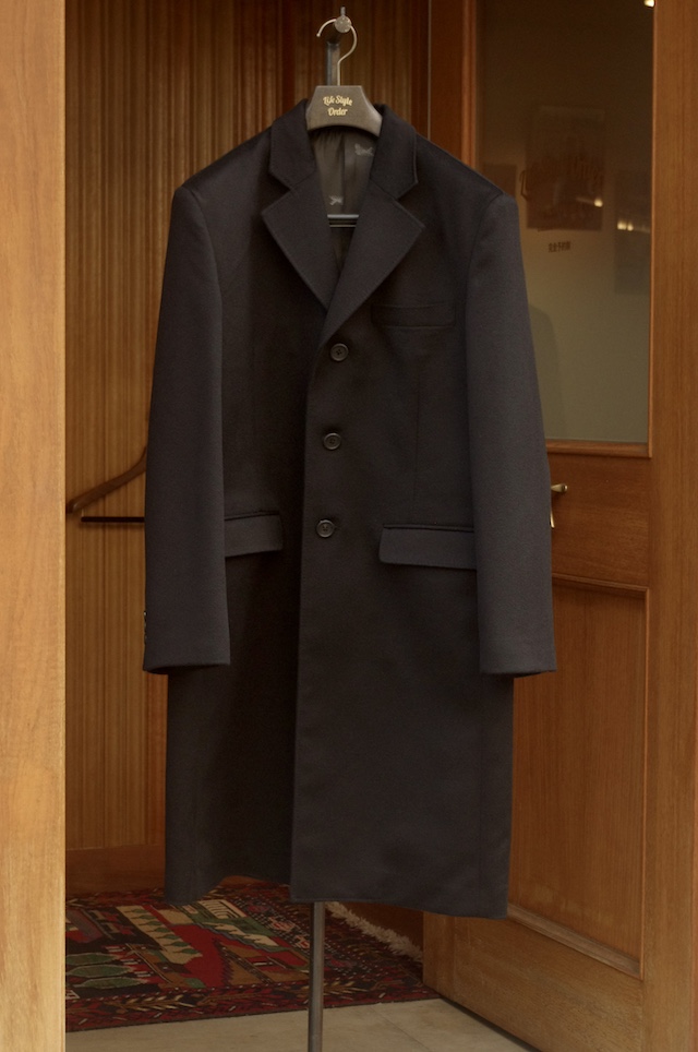 黒カシミヤのチェスターコートのオーダーメイド