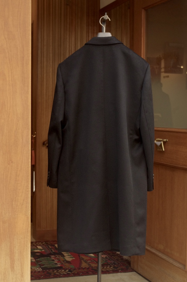 黒カシミヤのチェスターコートのオーダーメイド