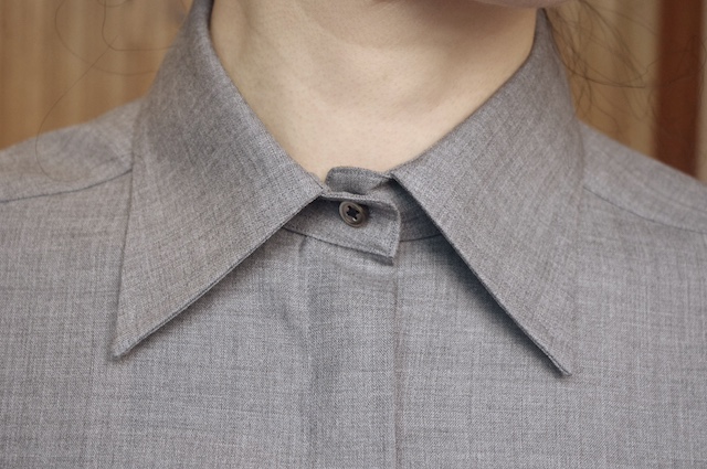 グレーのシャツワンピース