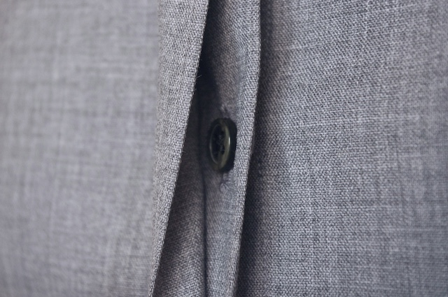 グレーのシャツワンピース