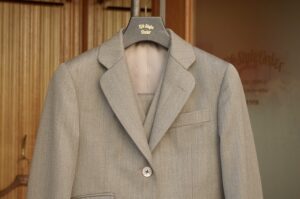 レディーススリーピススーツ