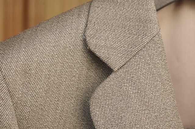 レディーススリーピススーツ