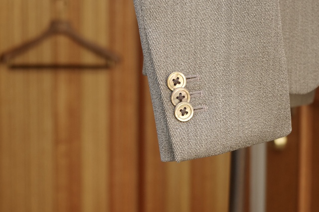 レディーススリーピススーツ