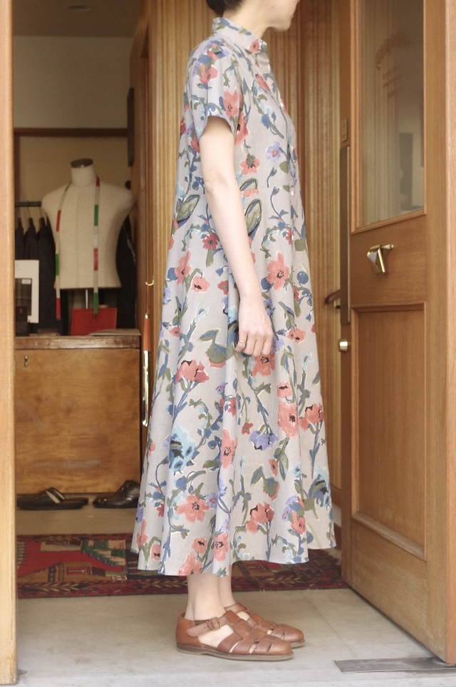 花柄のシャツワンピース