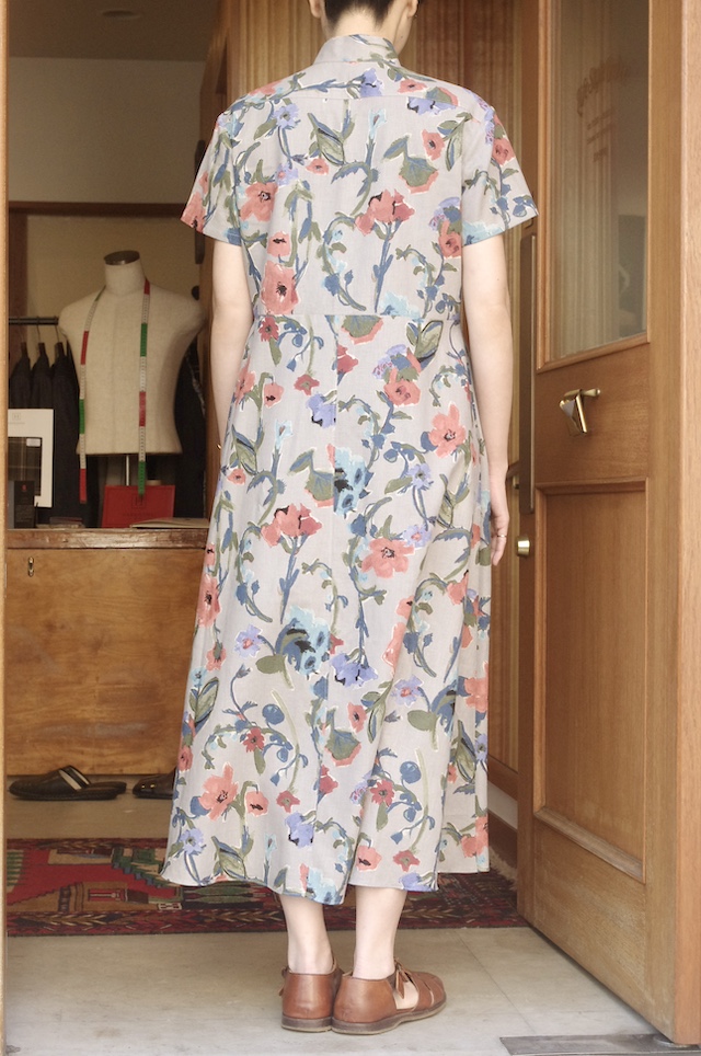 花柄のシャツワンピース