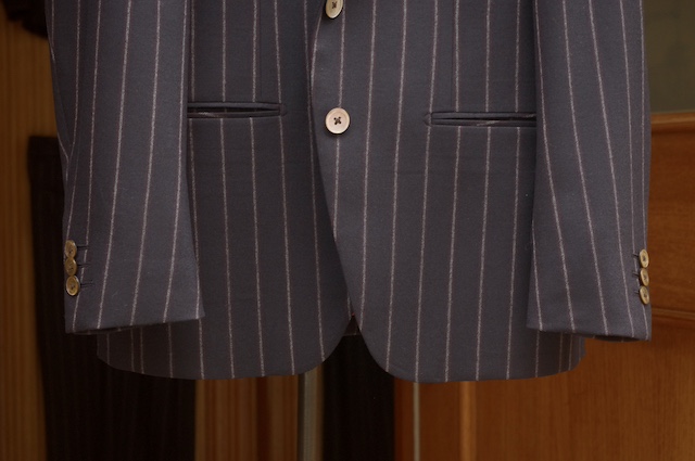 レディーススリーピースの腰ポケット