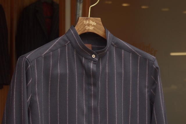 レディースのスタンドカラーシャツ