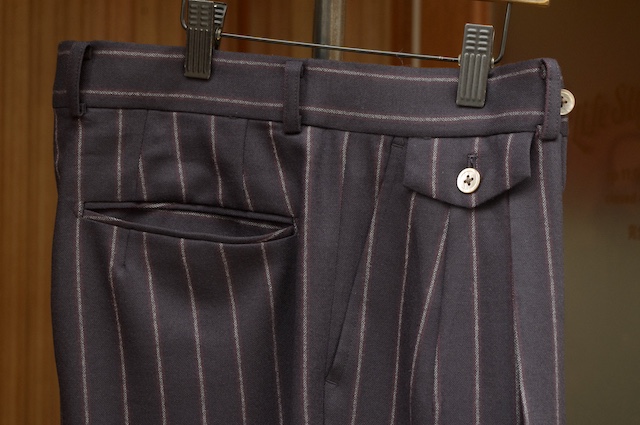 ワイドパンツのレディーススーツ