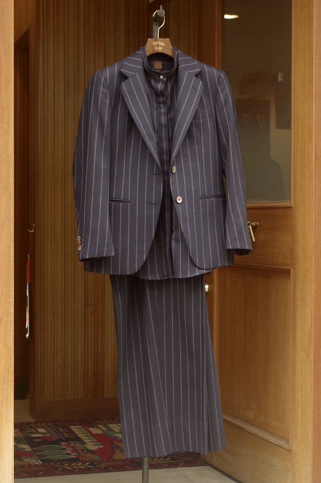 メンズライクな共布スリーピース