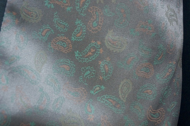 グリーン色(緑)のダブルスーツ｜ペイズリー柄裏地