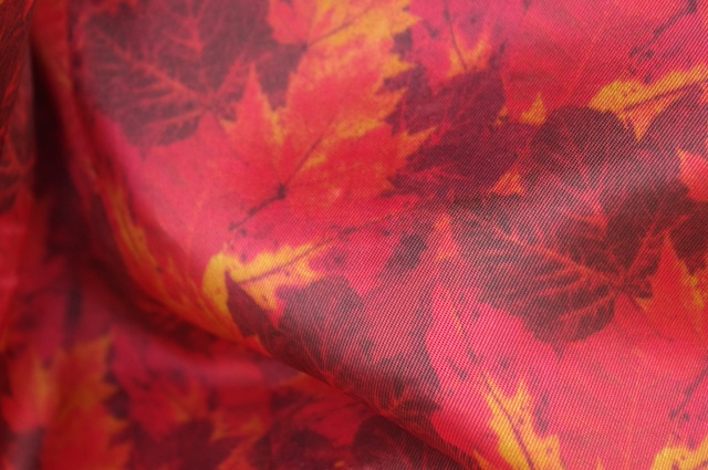 メンズノーカラースーツ|紅葉の裏地
